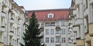 decorative-classic-architecture-1381685-m