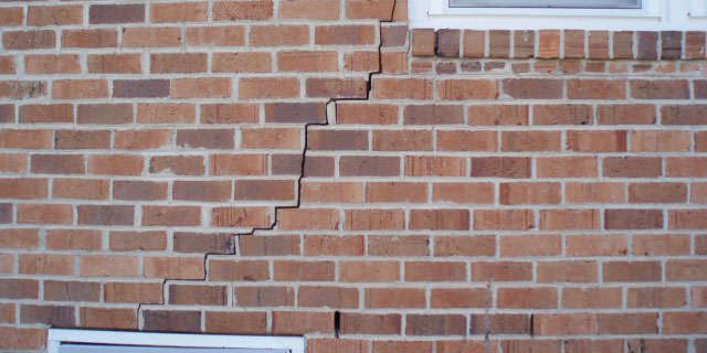 Wall to Door crack Dilapidation Inspections